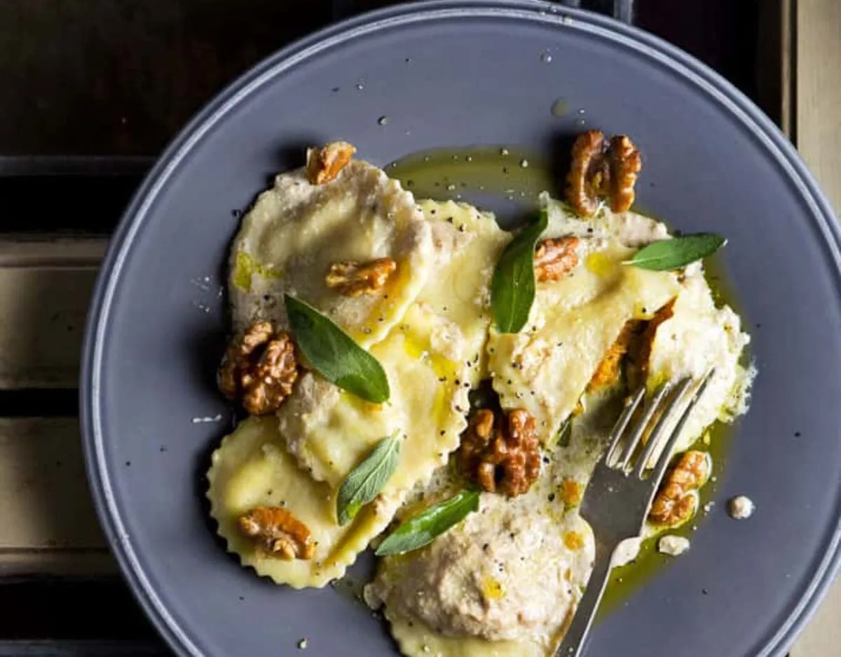 Pompoenravioli met romige walnotensaus
